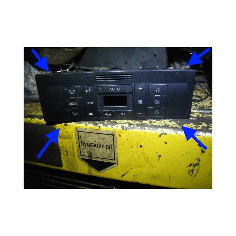 AUDI A2 CLIMATE CONTROL UNIT - little mark