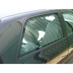 Driver quarter panel glass (S3)