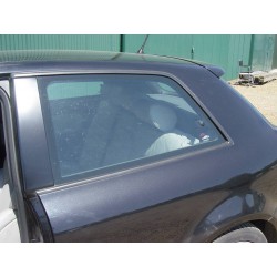 Passenger quarter panel glass (S3)